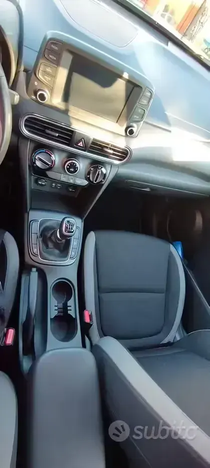 Usata Hyundai Kona 120 CV (88 kW) 2018 Bluazzurro SUV
