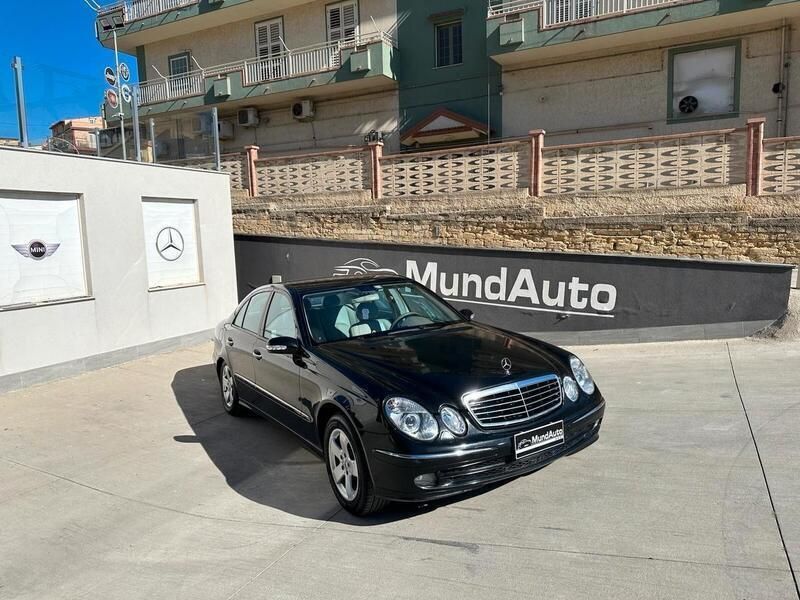 Usata Mercedes E220 Avantgarde 203 CV (149 kW) 2003 Nero Berlina