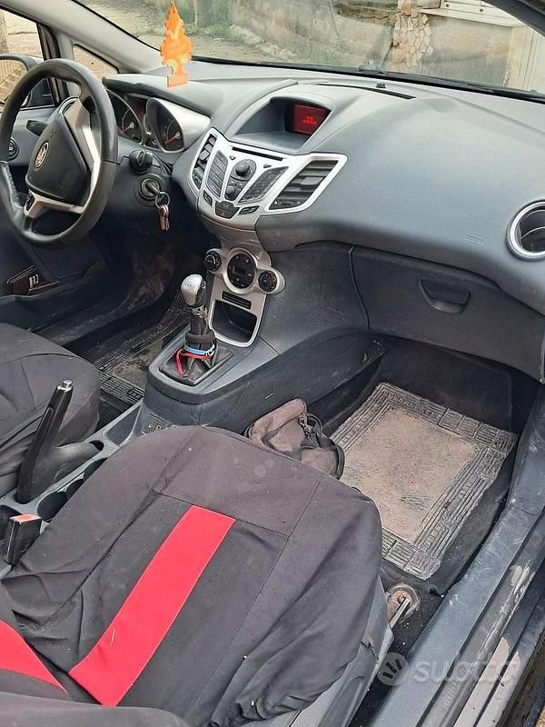 Usata Ford Fiesta 68 CV (50 kW) 2010 Nero Berlina