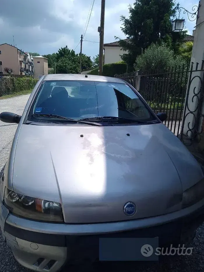 Usata Fiat Punto 80 CV (58 kW) 2000 Grigio Utilitaria