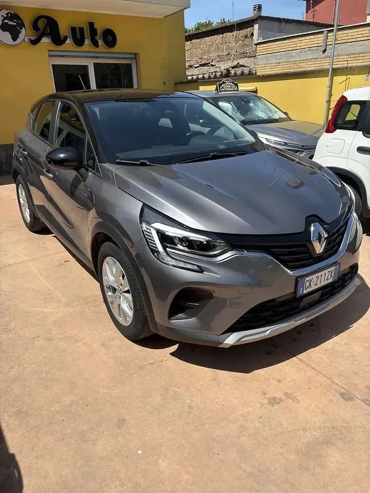 Usata Renault Captur Business 101 CV (74 kW) 2022 Grigio SUV