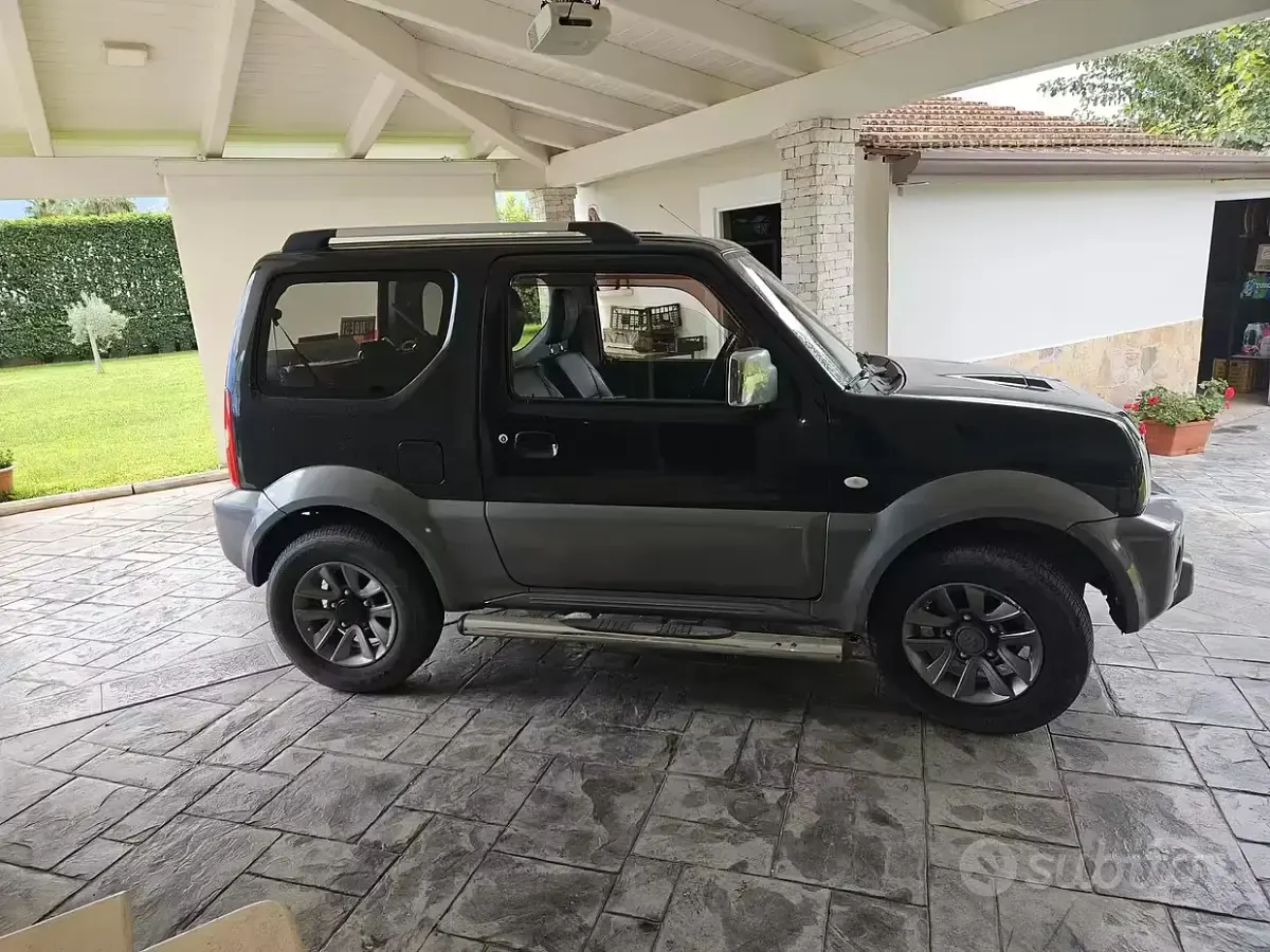 Usata Suzuki Jimny 85 CV (62 kW) 2016 Nero SUV