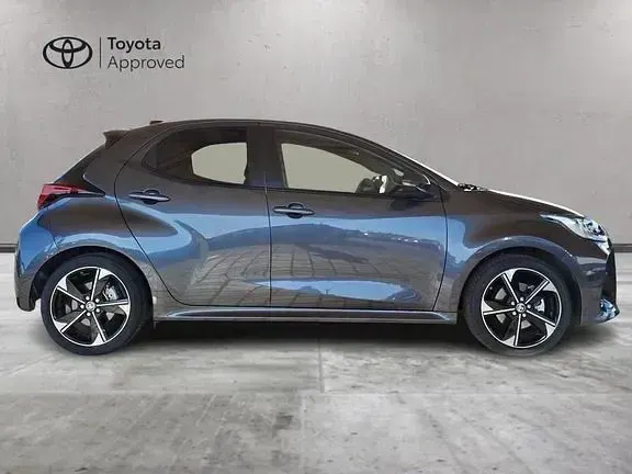 Usata Toyota Yaris Lounge 2025 Dark grey met Utilitaria