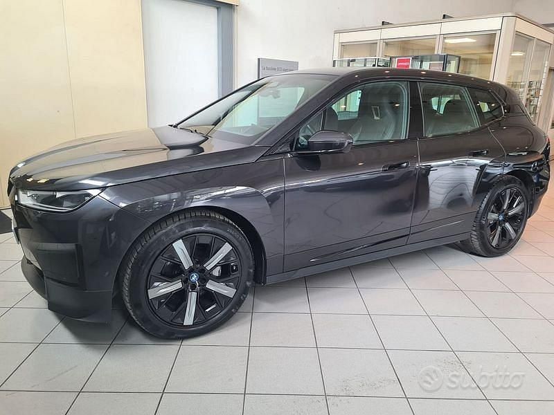 Usata BMW iX Efficient Dynamics 384 kW (523 CV) 2022 Nero SUV