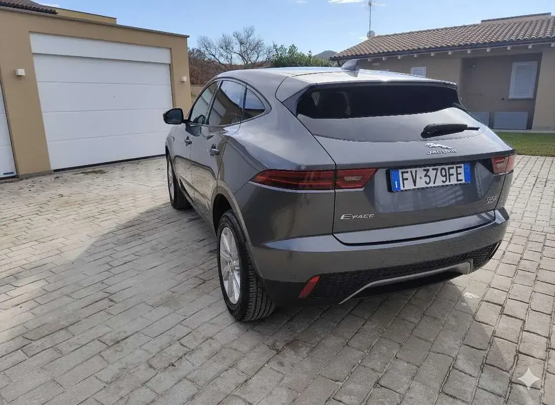Usado Jaguar E-Pace 200 CV (147 kW) 2018 Gris SUV