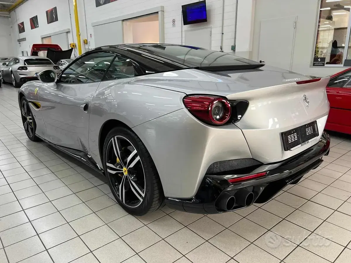 Usata Ferrari Portofino 600 CV (441 kW) 2019 Grigio Cabrio