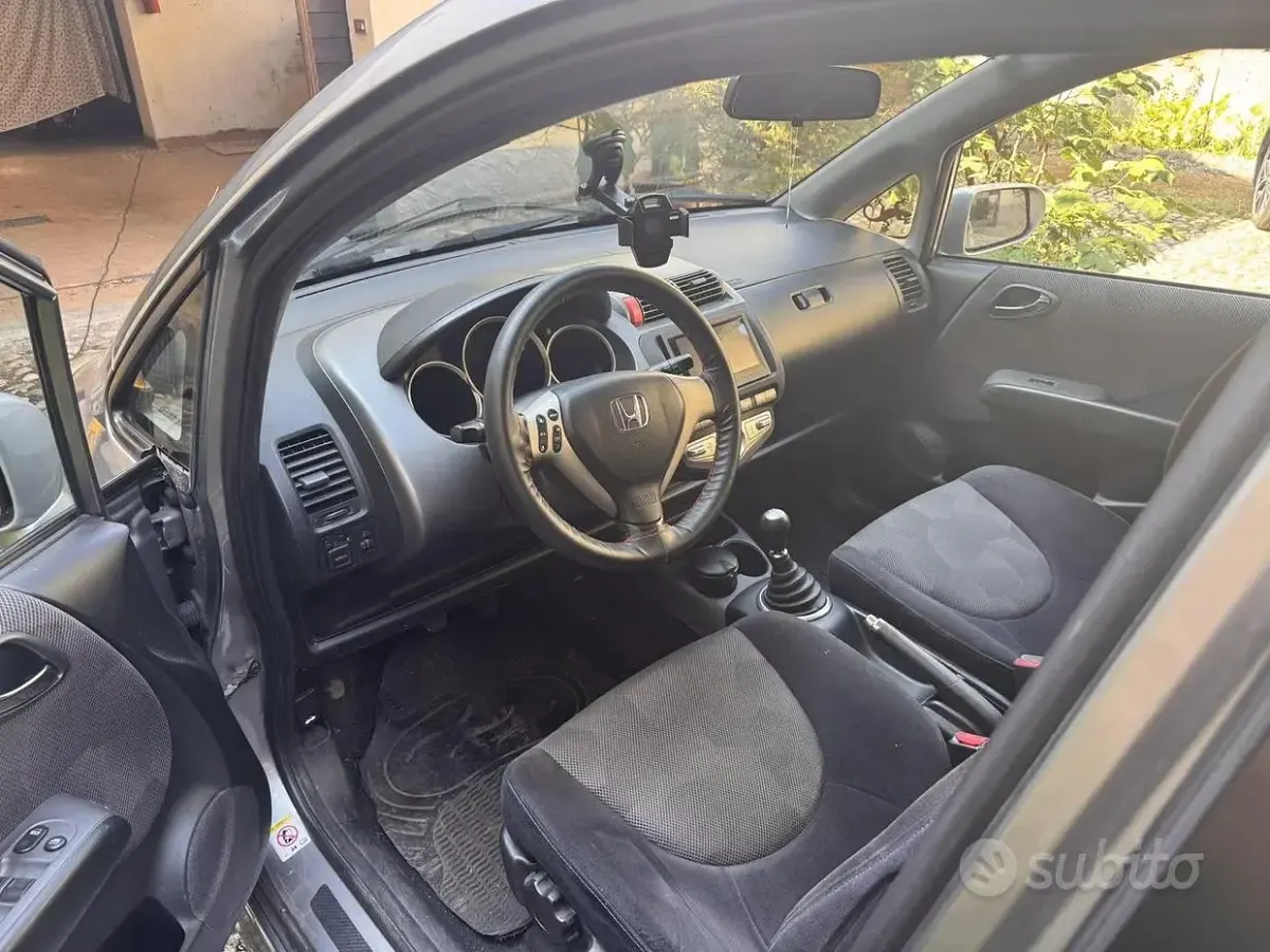 Usata Honda Jazz 83 CV (61 kW) 2004 Grigio Utilitaria