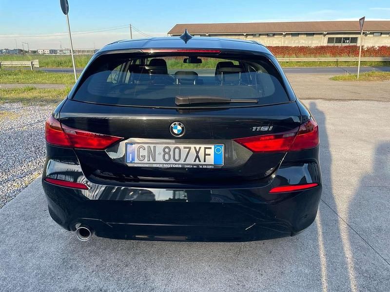 Usata BMW 118 Advantage 140 CV (102 kW) 2023 Nero Utilitaria