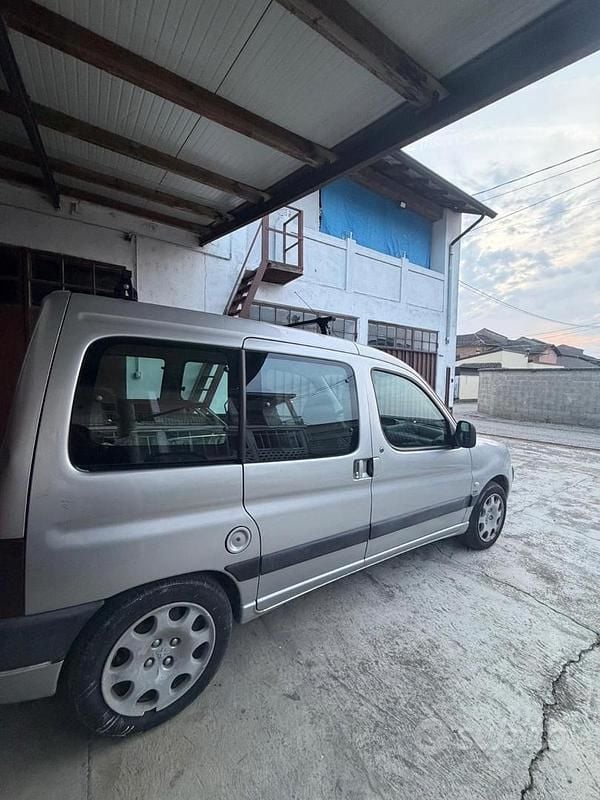 Usata Peugeot Partner 90 CV (66 kW) 2002 Grigio Monovolume