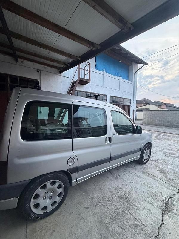Usata Peugeot Partner 2002 Grigio Monovolume