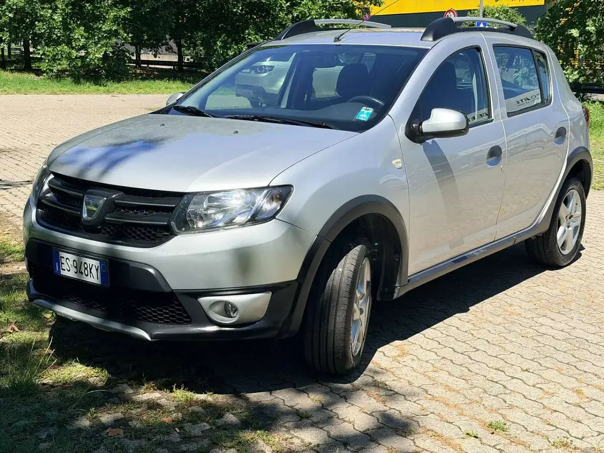 Usata Dacia Sandero Prestige 90 CV (66 kW) 2013 Argento Berlina