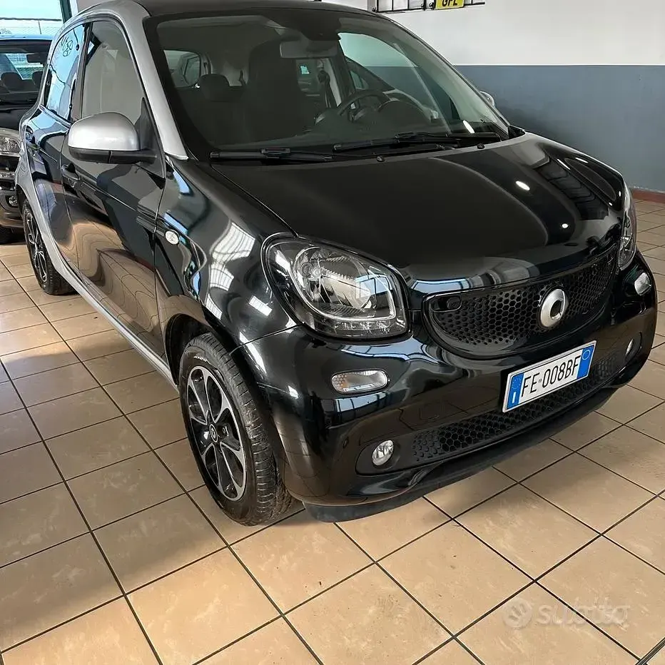 Usata Smart ForFour Prime 71 CV (52 kW) 2016 Nero Utilitaria