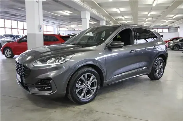 Usado Ford Kuga ST-Line 190 CV (139 kW) 2022 Gris SUV