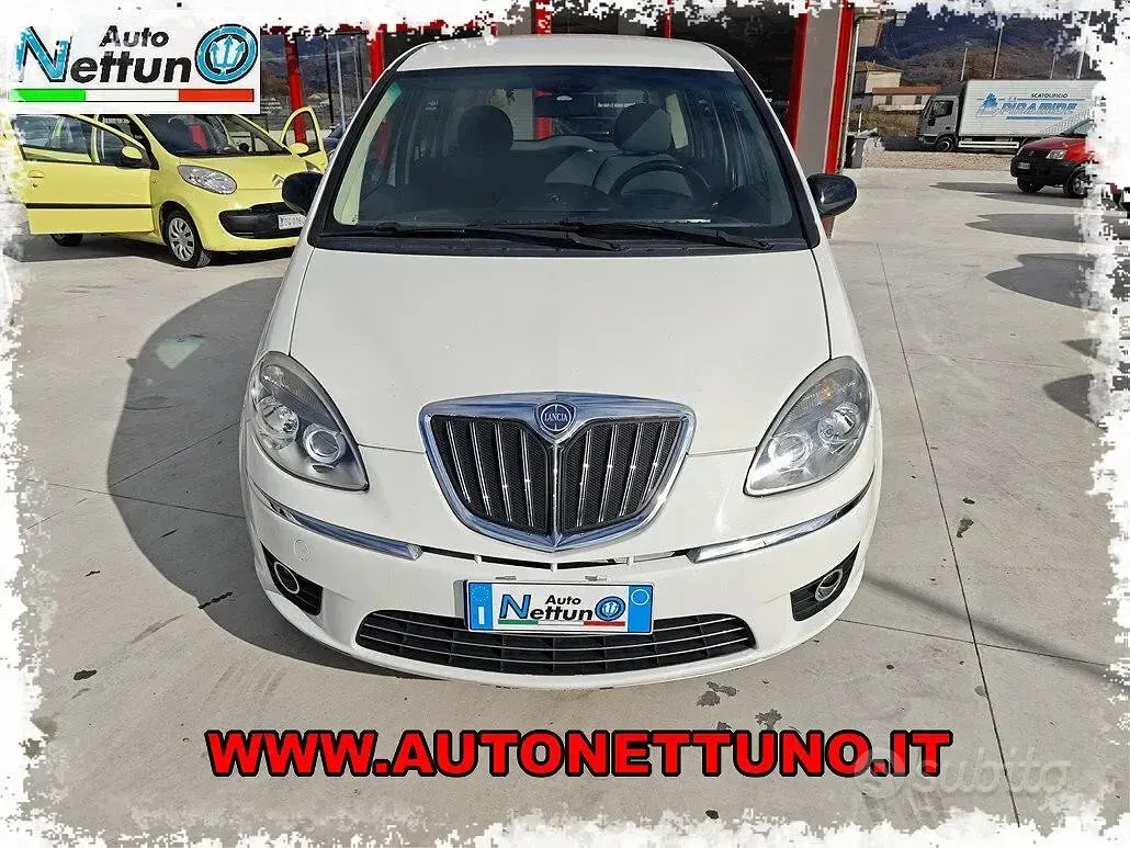 Usata Lancia Musa Gold 95 CV (69 kW) 2012 Bianco Monovolume