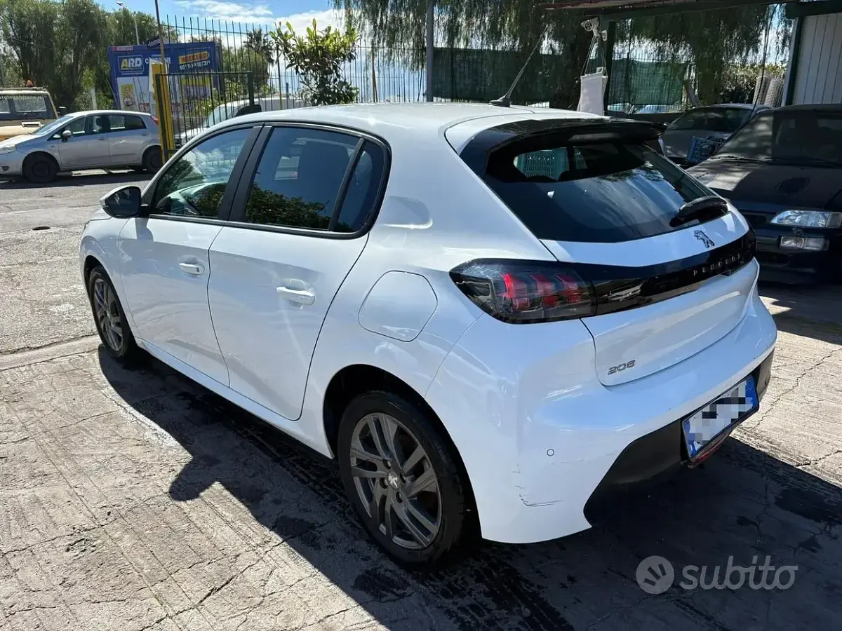 Usata Peugeot 208 Active 102 CV (75 kW) 2022 Bianco Utilitaria