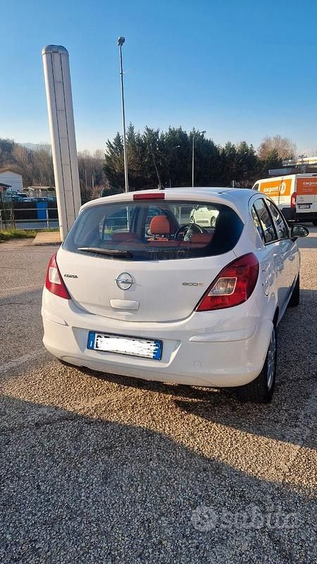 Usata Opel Corsa 75 CV (55 kW) 2009 Bianco Utilitaria