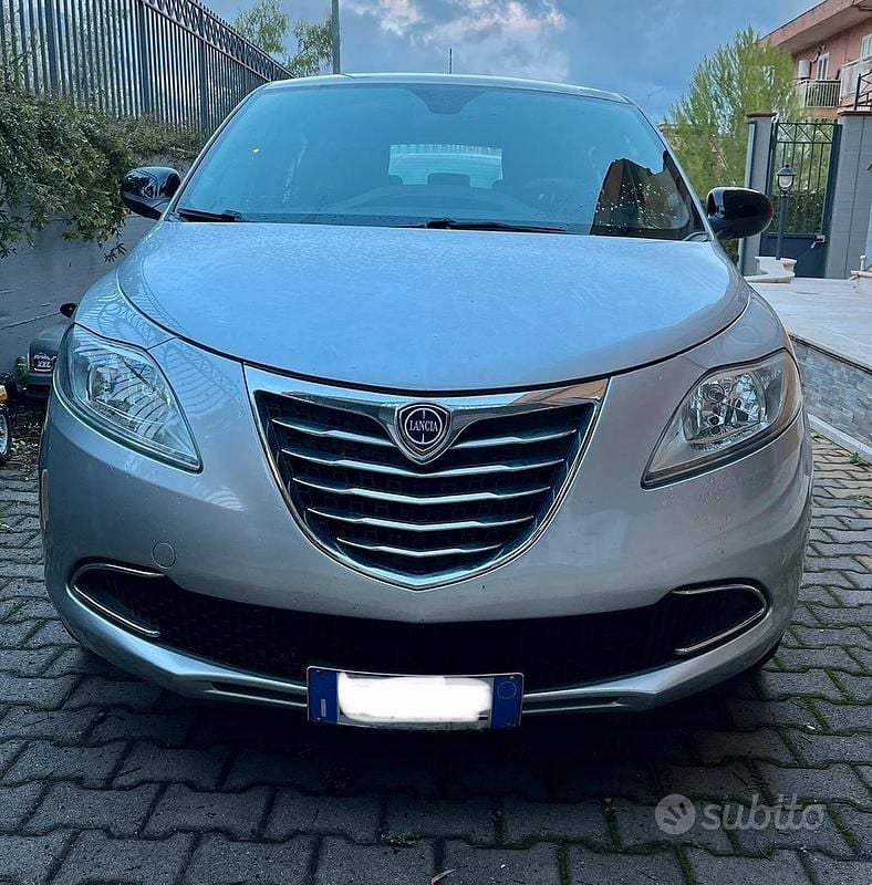 Usata Lancia Ypsilon 95 CV (69 kW) 2015 Grigio Utilitaria