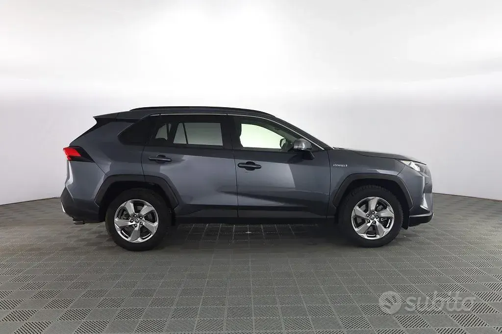 Begagnad Toyota RAV4 Hybrid Active 218 HK (160 kW) 2021 Grå SUV