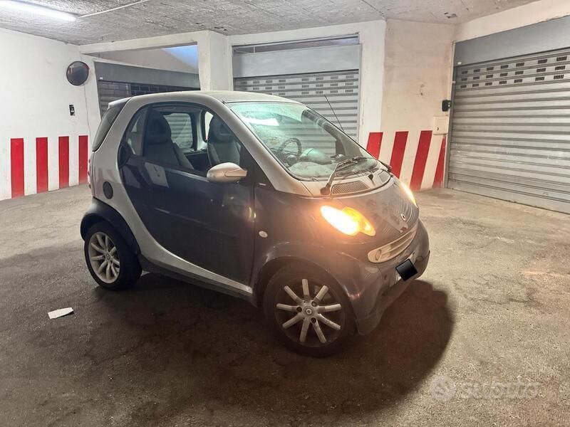 Usata 2005 Smart ForTwo Coupé Due volumi | 2499 € (Ottimo prezzo) - Immagine 1/4