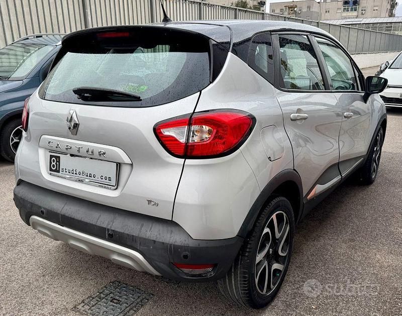Usata Renault Captur Life 90 CV (66 kW) 2015 Grigio SUV