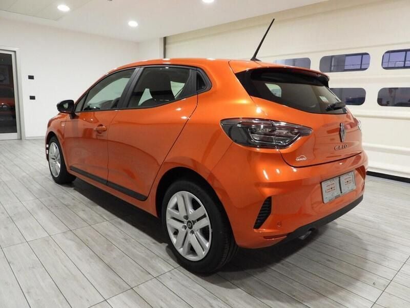 Nuova Renault Clio V Evolution 101 CV (74 kW) 2025 Arancione Berlina