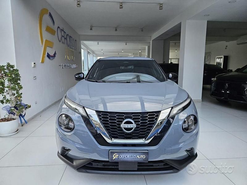 Grigio scuro metallizzato Usata 2024 Nissan Juke N-Connecta SUV | 20.900 € (Buon prezzo) - Immagine 1/4