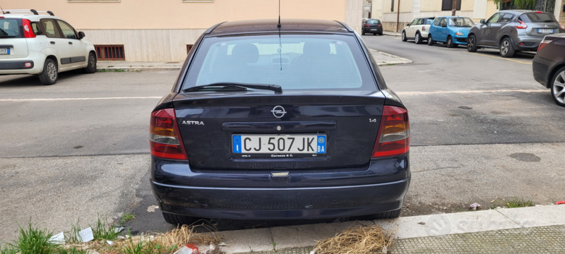 Usato 2003 Opel Astra 1.4 Benzin 90 CV (1.500 €)
