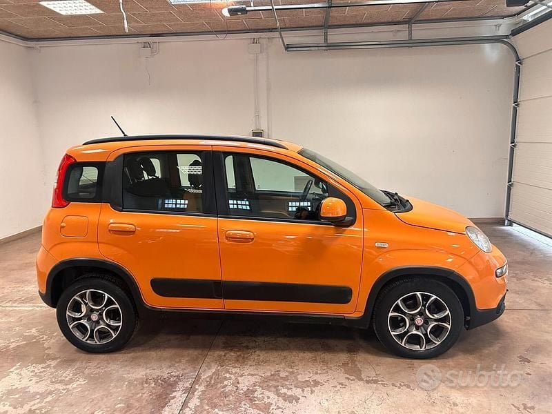 Usata Fiat Panda Trekking 84 CV (61 kW) 2014 Arancione Utilitaria