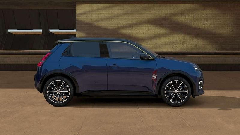 Usata Renault R5 Iconic 110 kW (150 CV) 2024 Blu/azzurro Utilitaria