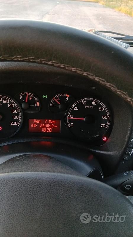 Usata Fiat Doblò 85 CV (62 kW) 2010 Bianco Monovolume