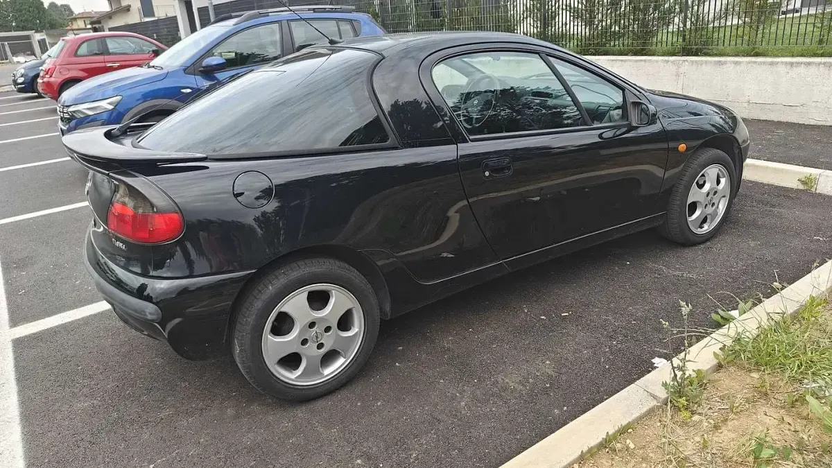 Usata Opel Tigra 90 CV (66 kW) 2000 Coupé