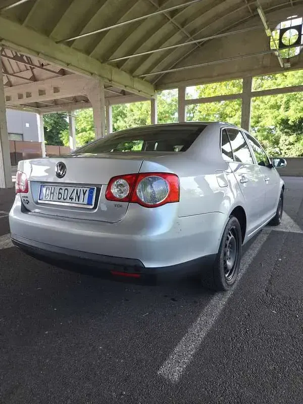 Usata VW Jetta Comfortline 105 CV (77 kW) 2008 Grigio Berlina