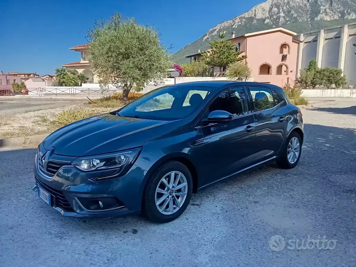 Usata Renault Mégane 120 CV (88 kW) 2017 Blu Utilitaria