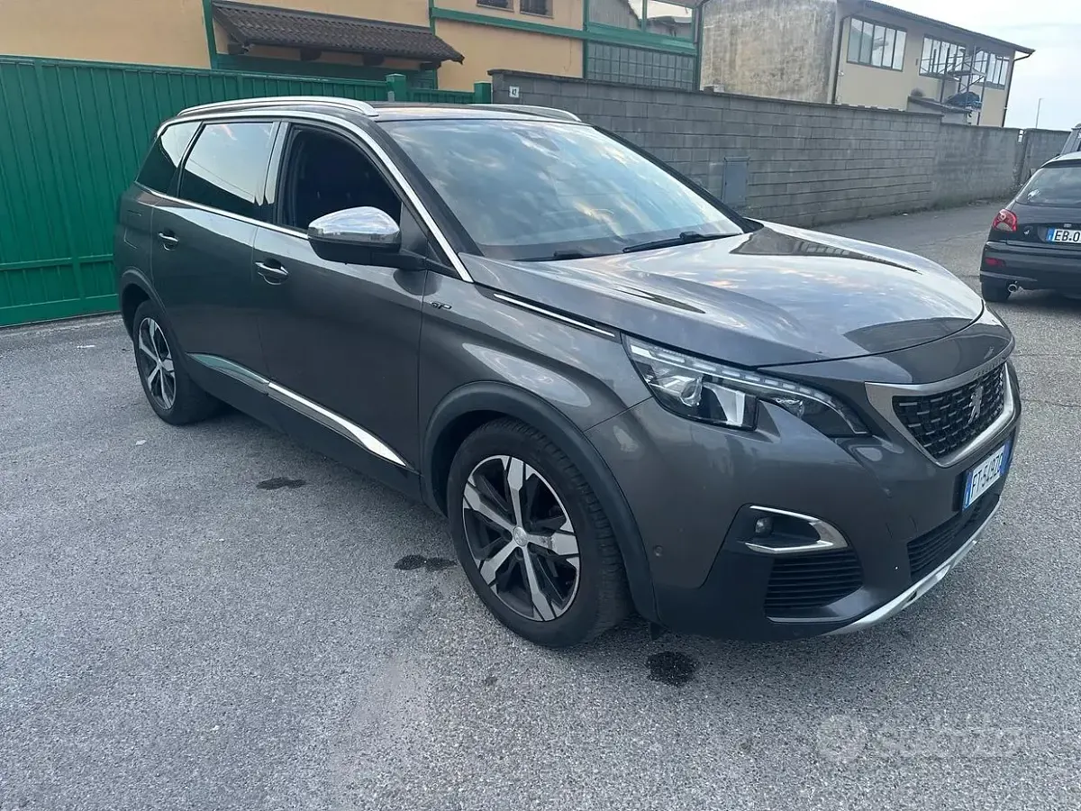 Usata Peugeot 5008 GT-line 177 CV (130 kW) 2019 Grigio SUV