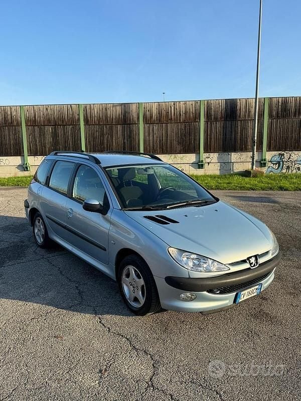 Usata 2005 Peugeot 206 Due volumi | 1200 € (Super prezzo) - Immagine 1/4