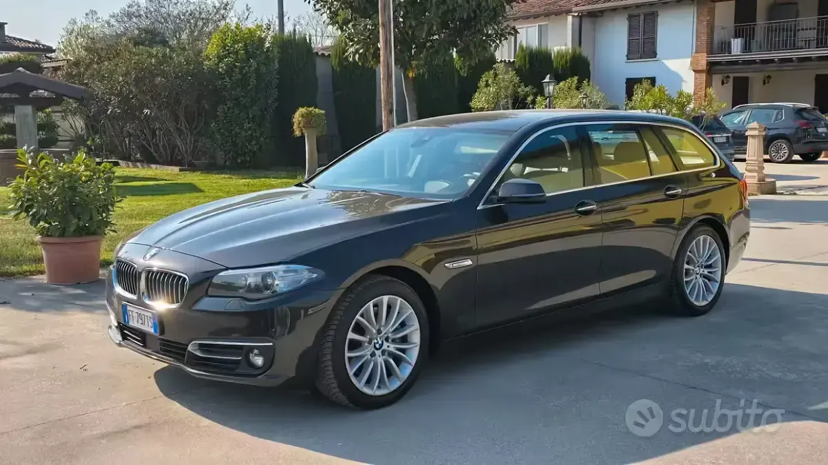 Usata BMW 530 Luxury Line 258 CV (189 kW) 2016 Nero Station wagon