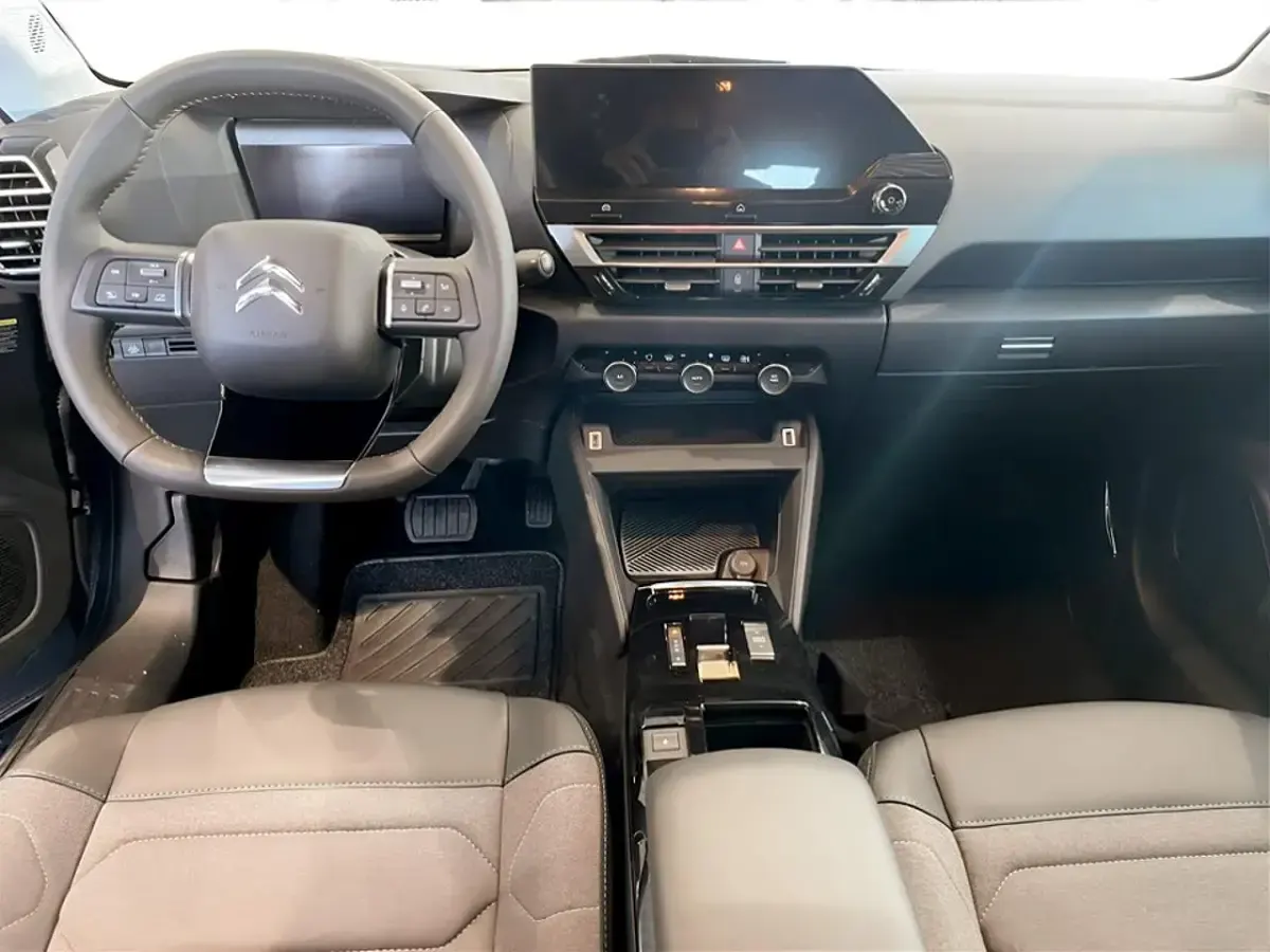 Usata Citroën e-C4 Feel 56 kW (77 CV) 2023 Platinum grey Berlina
