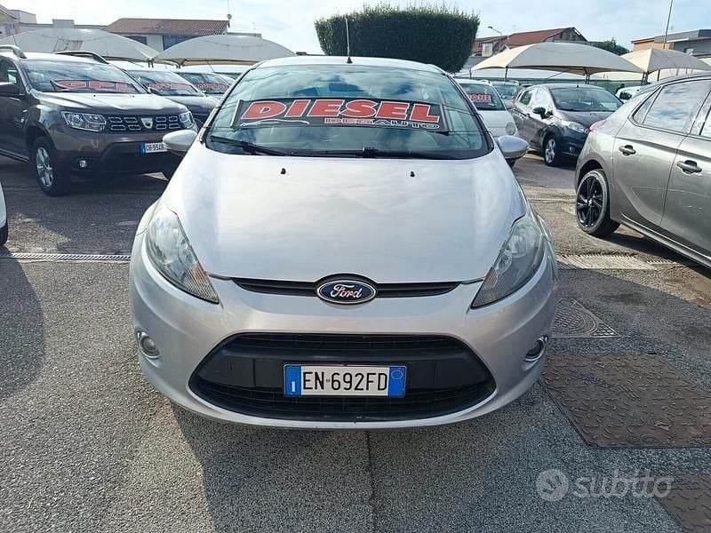 Occasion Ford Fiesta Titanium 71 ch (52 kW) 2012 Gris Citadine