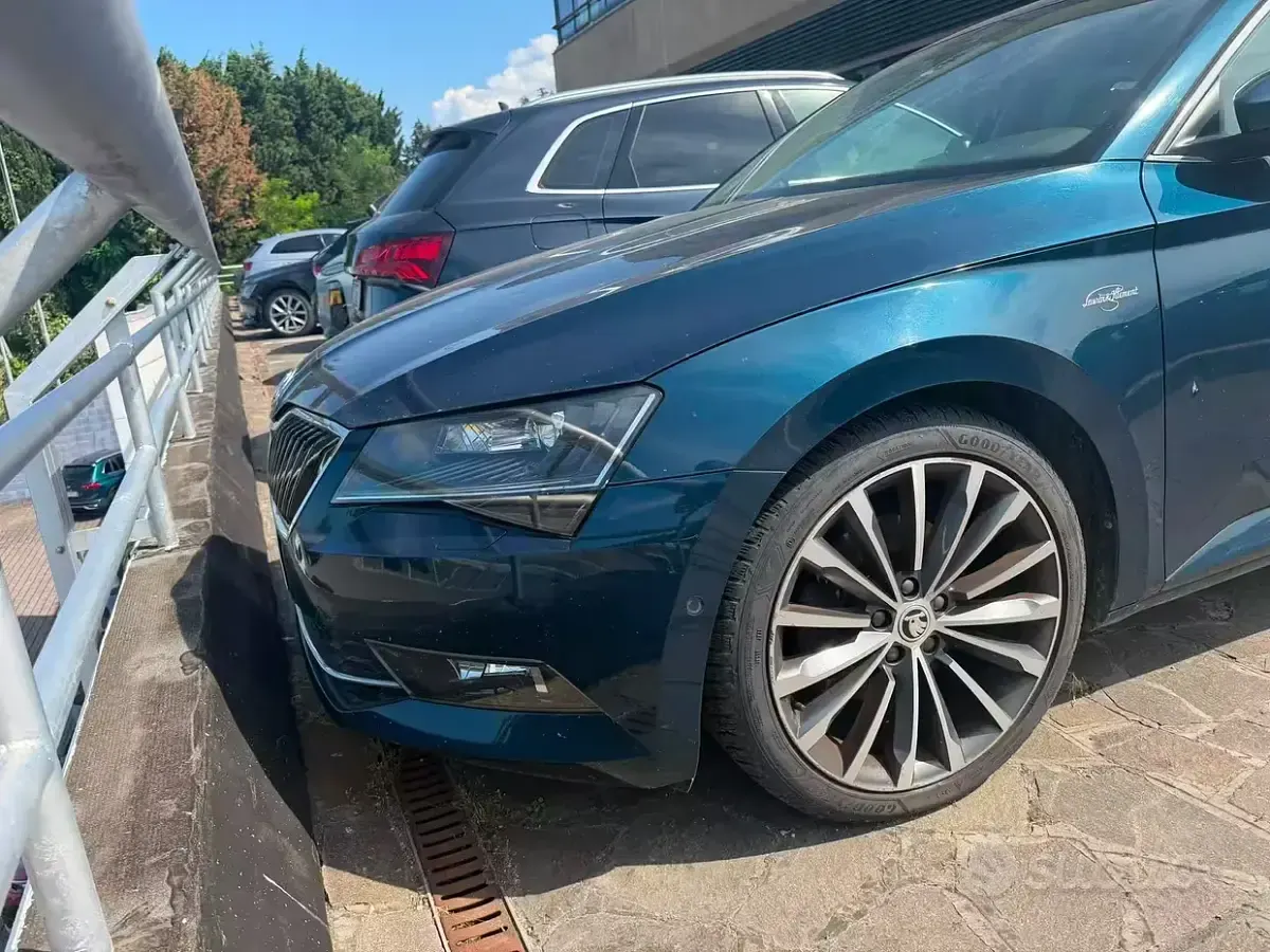 Usata Skoda Superb LAURIN & KLEMENT 190 CV (139 kW) 2019 Blu Station wagon
