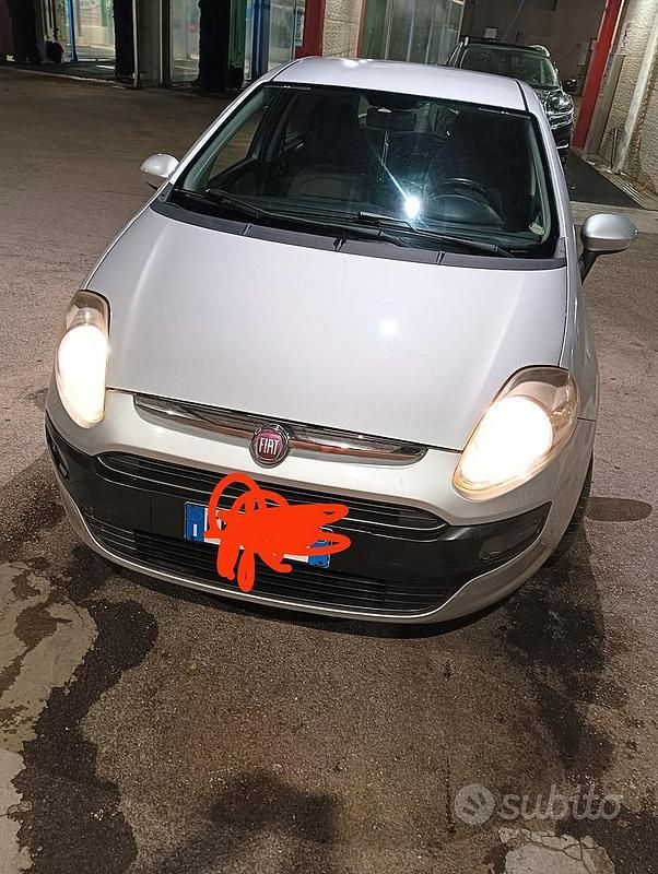 Grigio Usata 2011 Fiat Punto Evo Due volumi | 3600 € (Buon prezzo) - Immagine 1/4
