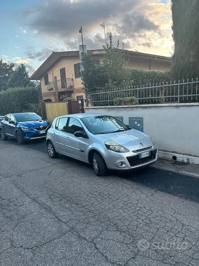 Usata Renault Clio II 75 CV (55 kW) 2011 Grigio Berlina