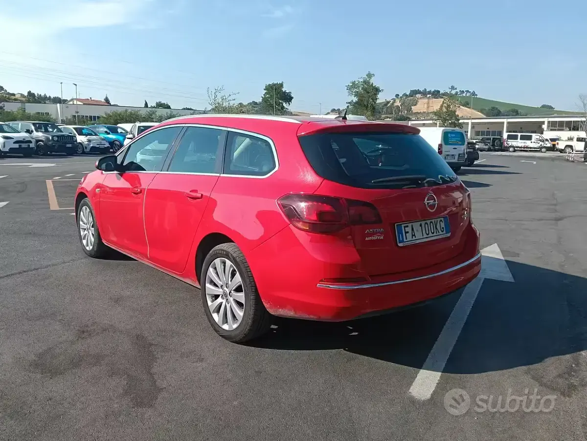 Usata Opel Astra 100 CV (73 kW) 2015 Rosso Station wagon