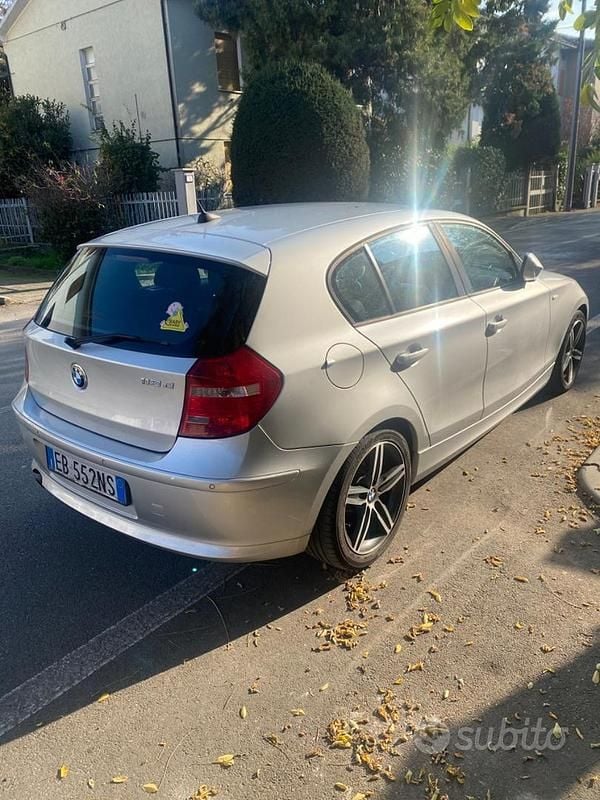 Usata BMW 118 143 CV (105 kW) 2010 Grigio Utilitaria