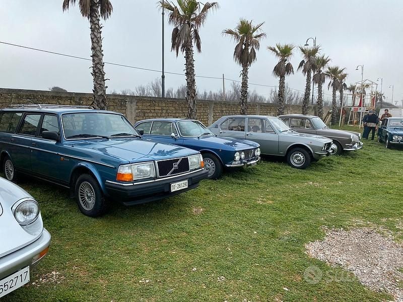 Usata Volvo 240 82 CV (60 kW) 1985 Blu Station wagon