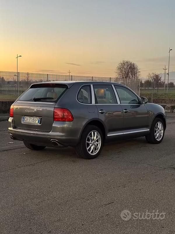 Usata Porsche Cayenne 250 CV (183 kW) 2005 Grigio SUV