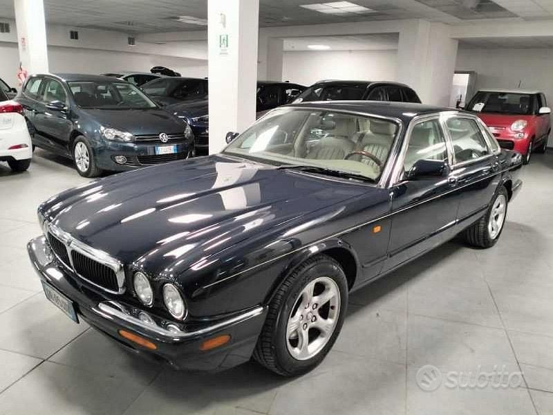 Blu/azzurro Usata 2000 Jaguar XJ Executive Tre volumi | 9000 € - Immagine 1/4