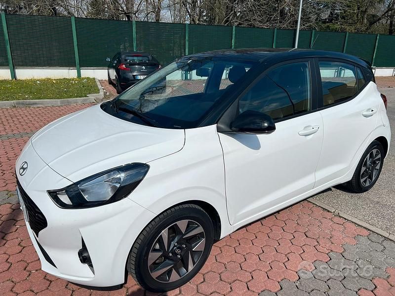 Usata Hyundai i10 67 CV (49 kW) 2024 Bianco Utilitaria