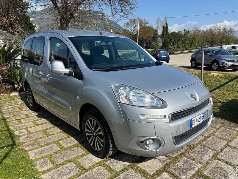 Usata Peugeot Partner Tepee 92 CV (67 kW) 2014 Grigio Monovolume