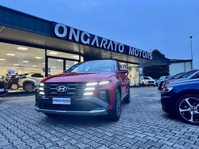 Rosso Nuova 2025 Hyundai Tucson SUV | 26.900 € (Buon prezzo) - Immagine 1/4