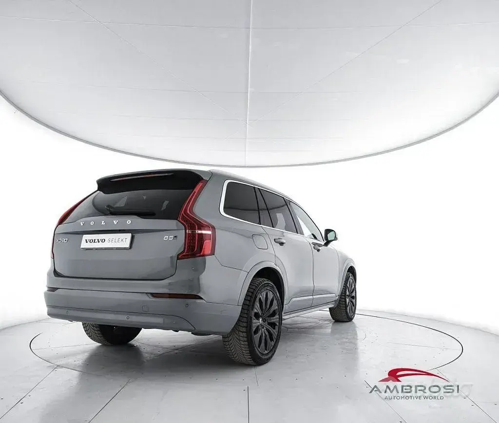 Usata Volvo XC90 Core 235 CV (172 kW) 2024 Grigio SUV